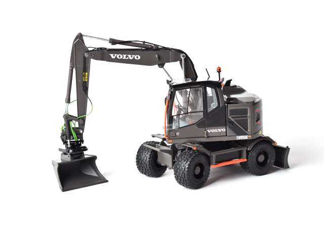 Volvo EWR150E Excavator Nokian Black Edition - 1:32